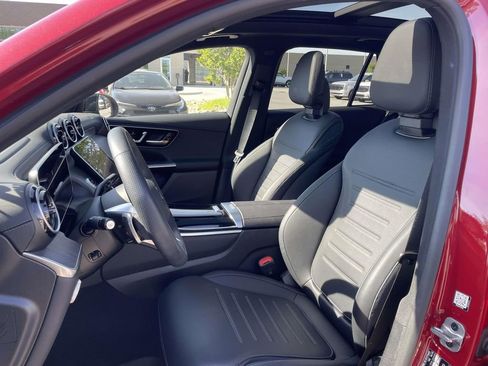 Used 2024 Mercedes-Benz GLC 300 4MATIC image 8