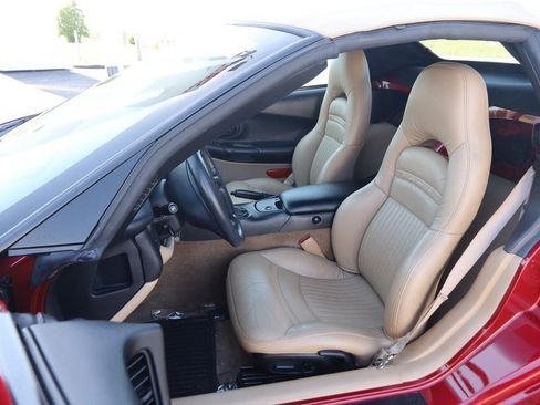 Used 2004 Chevrolet Corvette Convertible w/ Preferred Equipment Group RWD image 11