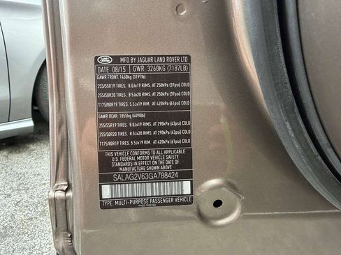 Used 2016 Land Rover LR4 HSE image 23