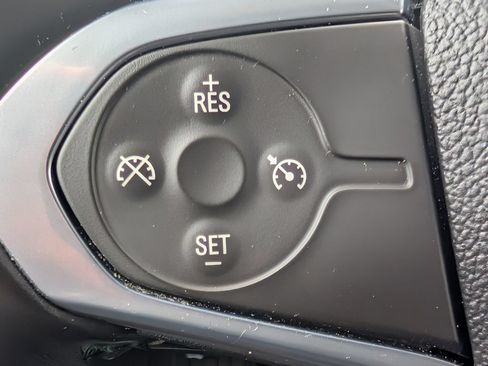 Used 2021 Chevrolet Traverse LT FWD image 20