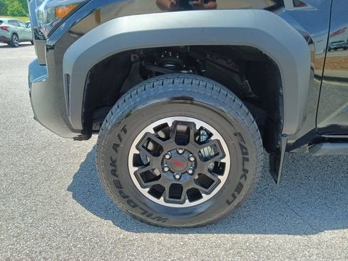 Used 2024 Toyota Tacoma TRD Off-Road AWD/4WD image 10