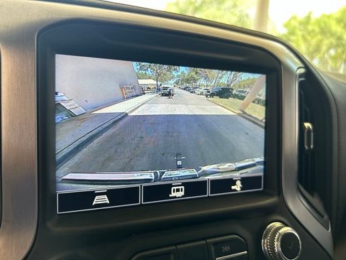 Used 2021 GMC Sierra 1500 SLT w/ SLT Premium Plus Package AWD/4WD image 4