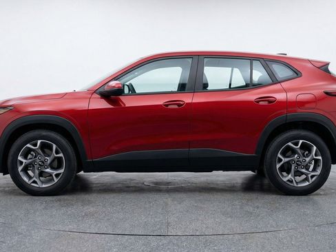 Used 2025 Chevrolet Trax LT w/ LT Convenience Package image 5