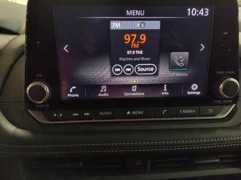 Used 2024 Nissan Rogue S image 25