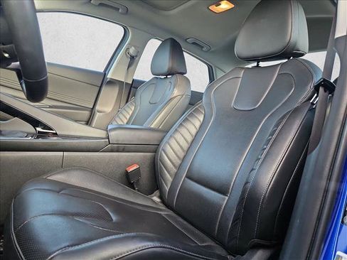 Used 2025 Hyundai Elantra Limited image 14