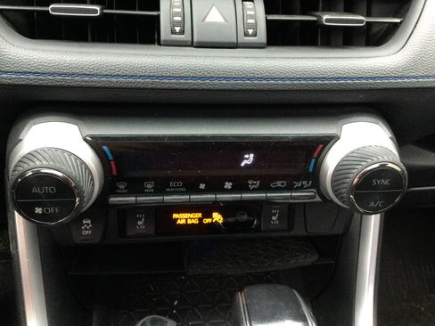 Used 2020 Toyota RAV4 XSE w/ Protection Package AWD/4WD image 12