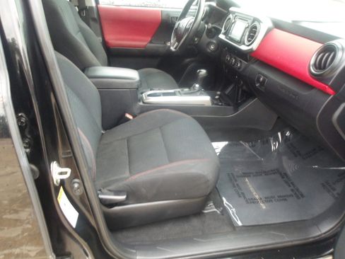 Used 2017 Toyota Tacoma SR5 image 10