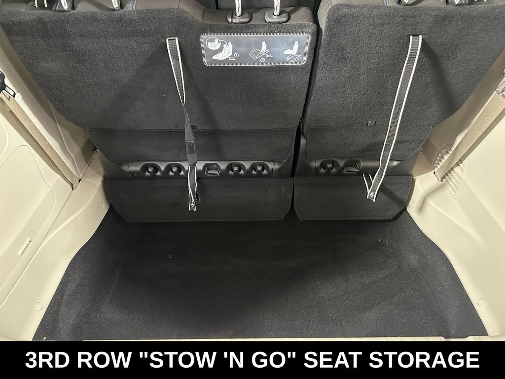 Used 2021 Chrysler Pacifica Touring w/ Cold Weather Group FWD image 26