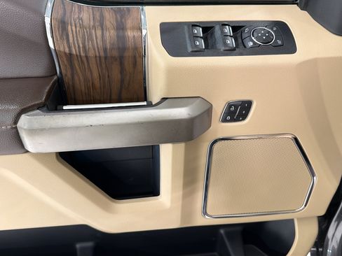 Used 2019 Ford F150 Lariat RWD image 11