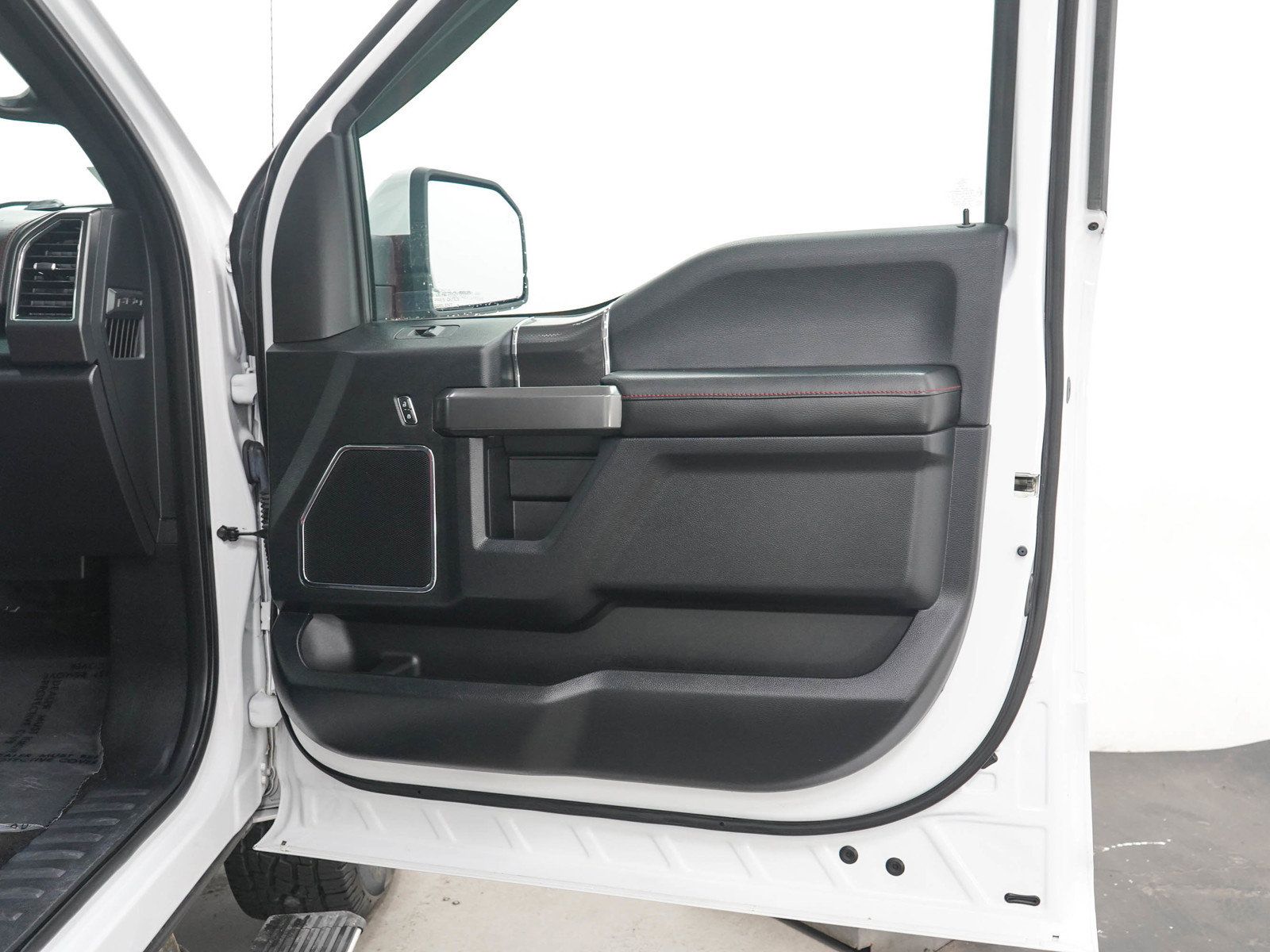 Used 2017 Ford F150 Lariat w/ Equipment Group 502A Luxury AWD/4WD image 10