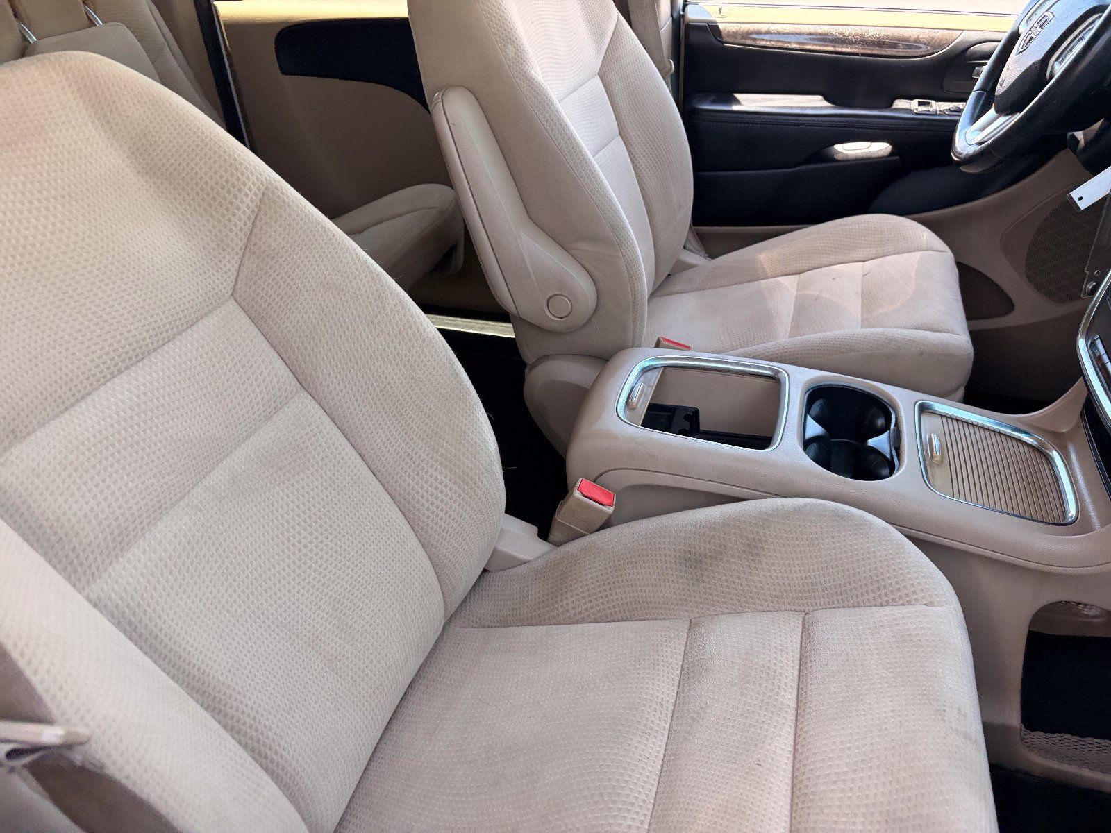 Used 2015 Dodge Grand Caravan SXT w/ UConnect Hands-Free Group FWD image 9