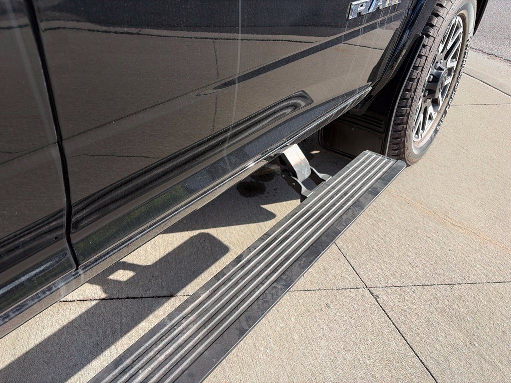 Used 2025 RAM 2500 Limited AWD/4WD image 36