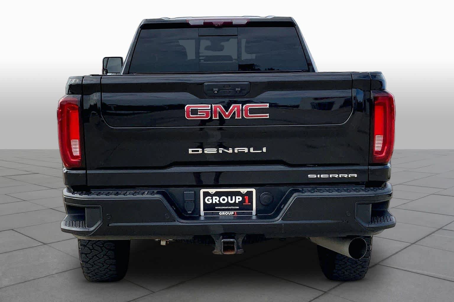 Used 2023 GMC Sierra 3500 Denali w/ Denali Black Diamond Edition AWD/4WD image 4