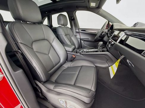 New 2026 Porsche Macan image 31