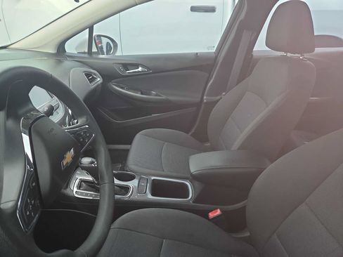 Used 2017 Chevrolet Cruze LT FWD image 4
