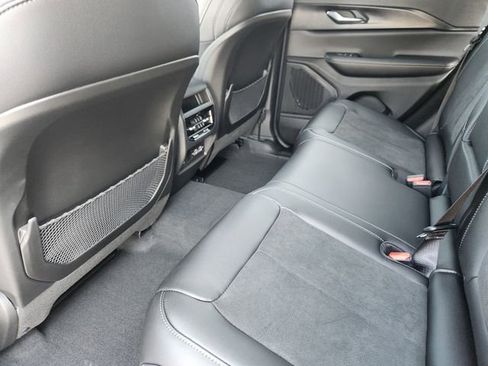 New 2025 Jeep Grand Cherokee Altitude image 21