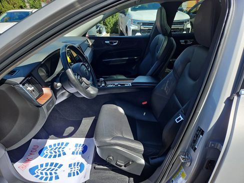 Used 2023 Volvo XC60 B5 Plus AWD/4WD image 9