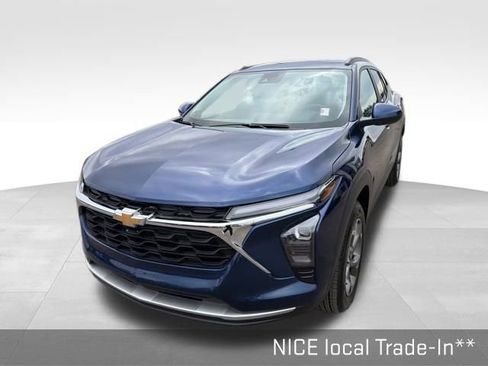 Used 2024 Chevrolet Trax LT w/ Driver Confidence Package image 5