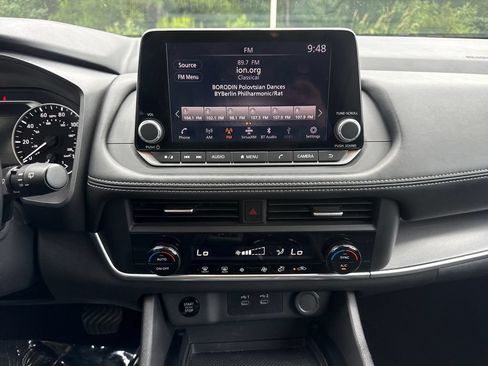 Used 2025 Nissan Rogue SV FWD image 18