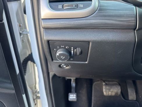 Used 2020 Jeep Grand Cherokee Laredo image 16