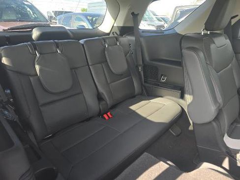 Used 2025 Ford Explorer Active w/ Active Comfort Package RWD image 16