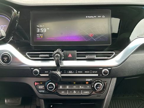 Used 2020 Kia Niro EX Premium w/ Cold Weather Package image 19