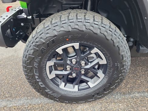 New 2026 Jeep Gladiator Rubicon w/ Safety Group AWD/4WD image 31