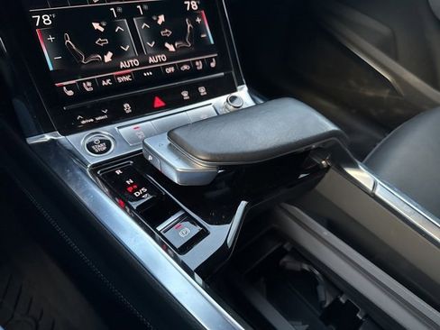 Used 2024 Audi Q8 e-tron Premium Plus image 10