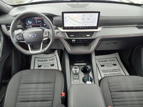 Used 2025 Ford Explorer ST-Line w/ ST-Line Street Pack image 17