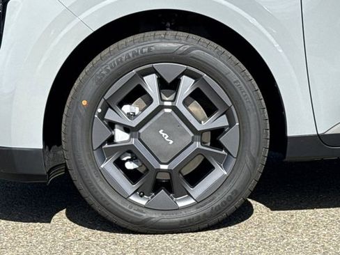 New 2026 Kia Carnival EX FWD image 36