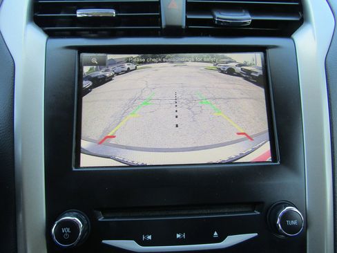 Used 2013 Ford Fusion SE FWD image 19