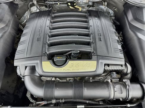 Used 2016 Porsche Cayenne w/ Premium Package image 51