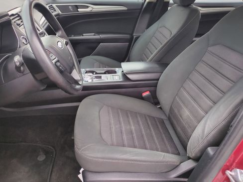 Used 2020 Ford Fusion SE image 28