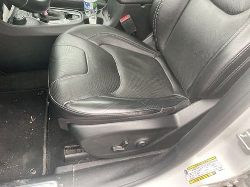 Used 2020 Jeep Cherokee Limited w/ Technology Group image 11