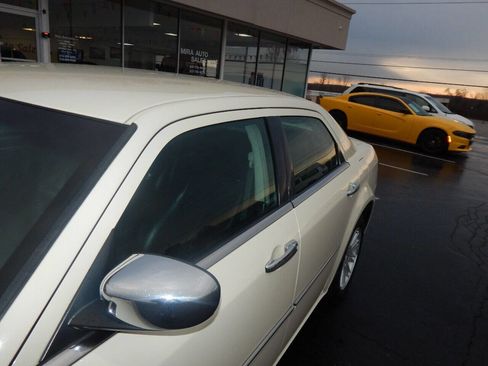 Used 2010 Chrysler 300 Touring image 37