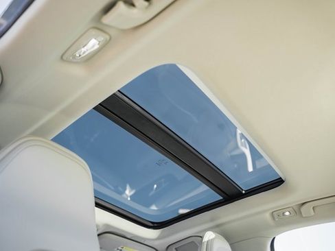 Used 2023 Volvo S60 T8 Plus image 29