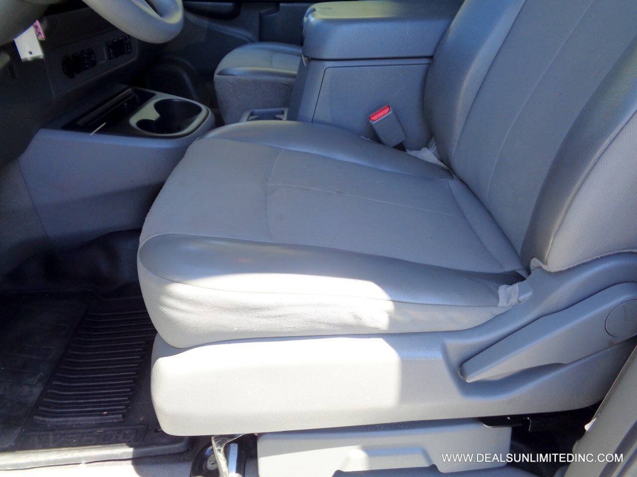 Used 2021 Nissan NV 3500 SV RWD image 7