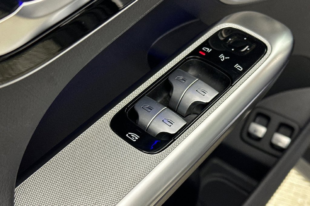 Certified 2025 Mercedes-Benz GLC 350e 4MATIC image 15