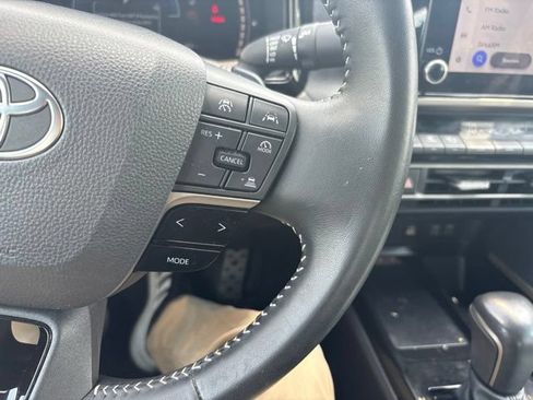 Used 2025 Toyota Camry SE FWD image 29