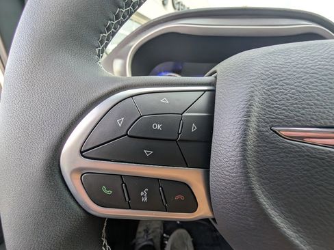 New 2026 Chrysler Pacifica Select image 21