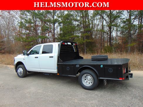 Used 2025 RAM 3500 Tradesman w/ Chrome Appearance Group image 5