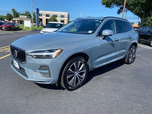 Used 2022 Volvo XC60 B5 Momentum w/ Climate Package AWD/4WD image 6