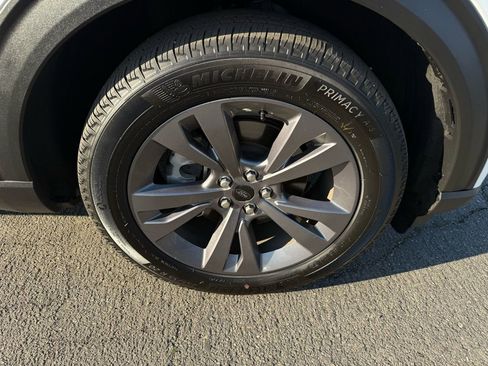 Used 2024 Ford Explorer XLT w/ Equipment Group 202A image 9