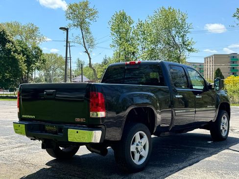 Used 2011 GMC Sierra 2500 Denali w/ Suspension Package, Off-Road AWD/4WD image 6