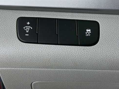 Used 2017 Hyundai Elantra SE image 17