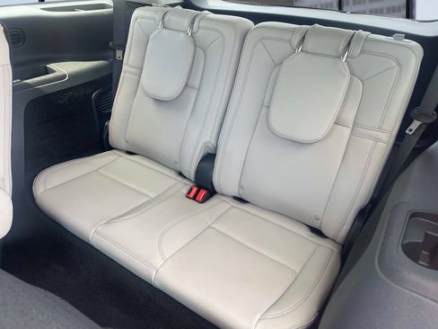 Used 2026 Lincoln Aviator Reserve AWD/4WD image 19