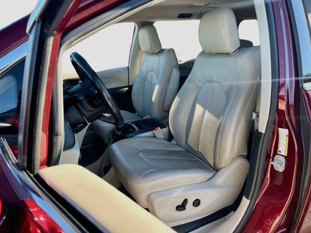 Used 2018 Chrysler Pacifica Touring-L w/ Advanced Safetytec Group FWD image 20