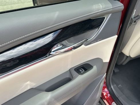 Used 2025 Cadillac XT6 Premium Luxury w/ Technology Package FWD image 11