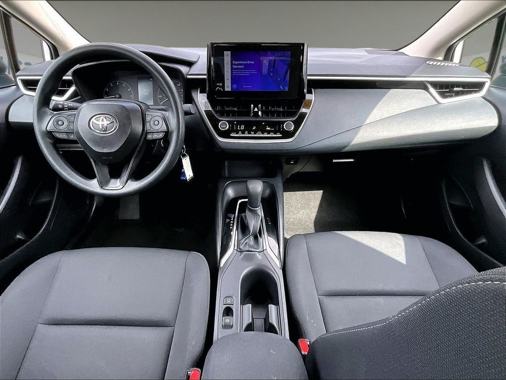 Used 2025 Toyota Corolla LE FWD image 21