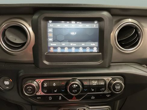 Used 2021 Jeep Wrangler Unlimited Sahara w/ Cold Weather Group AWD/4WD image 15